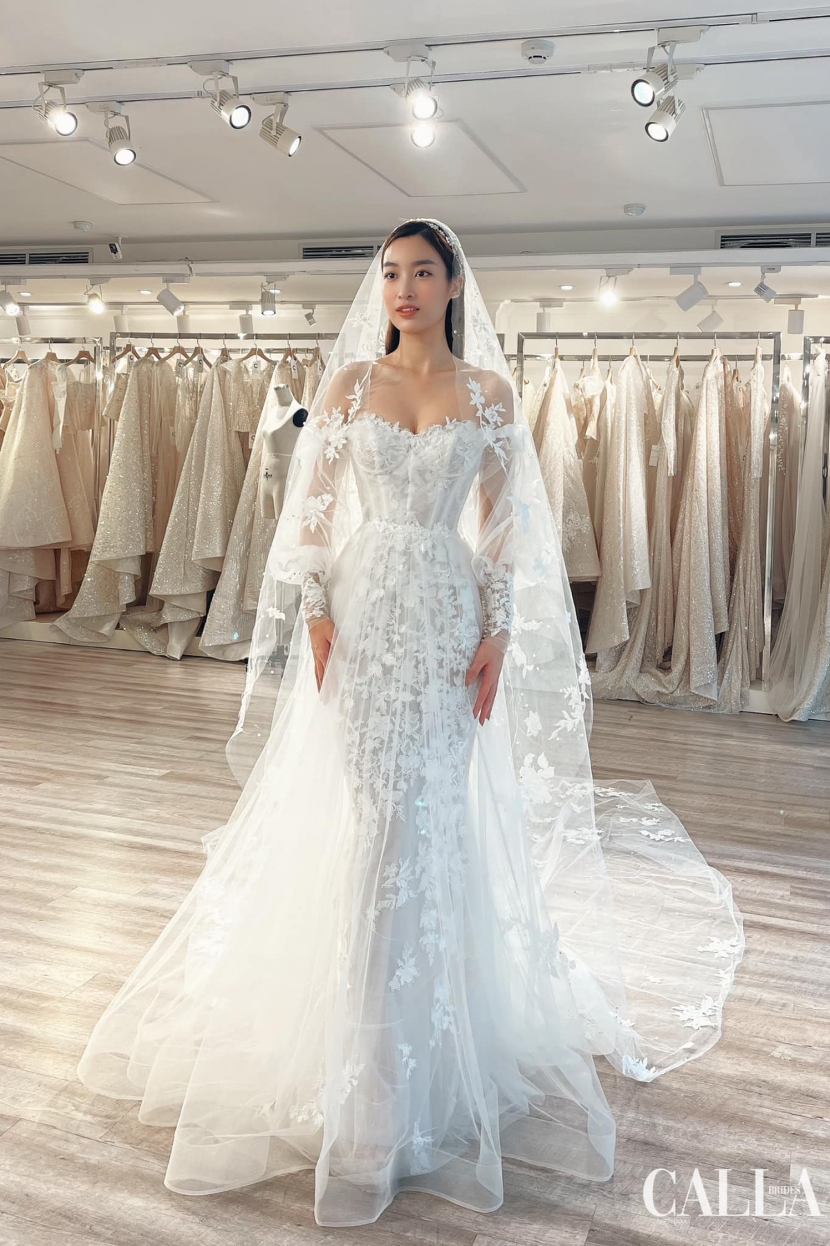 Cận cảnh bộ sưu tập váy cưới 'cô dâu tháng 10' Đỗ Mỹ Linh thử cho ngày trọng đại
