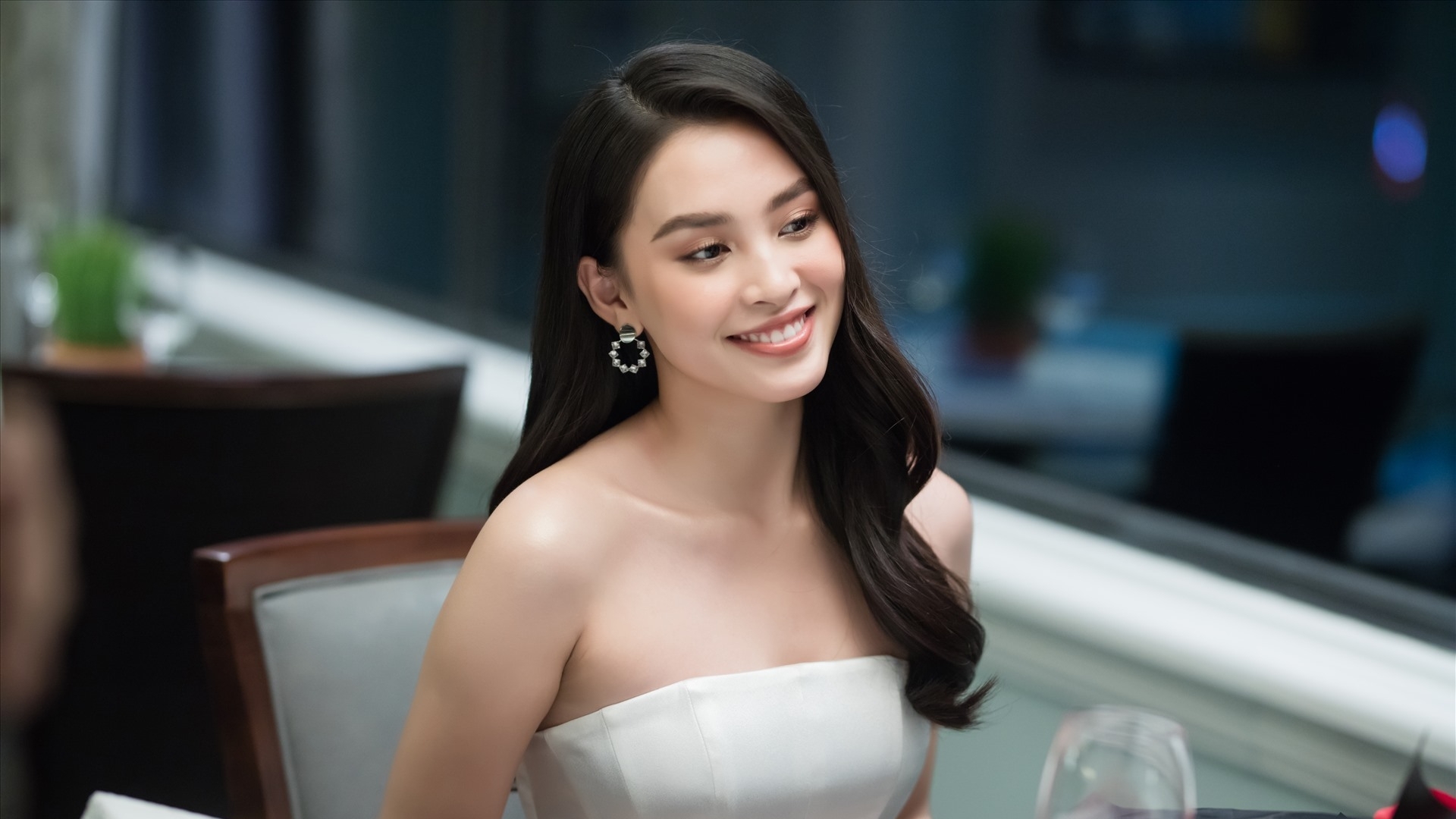 Hoa hậu Trần Tiểu Vy háo hức báo tin vui, chuẩn bị làm lễ tốt nghiệp đại học