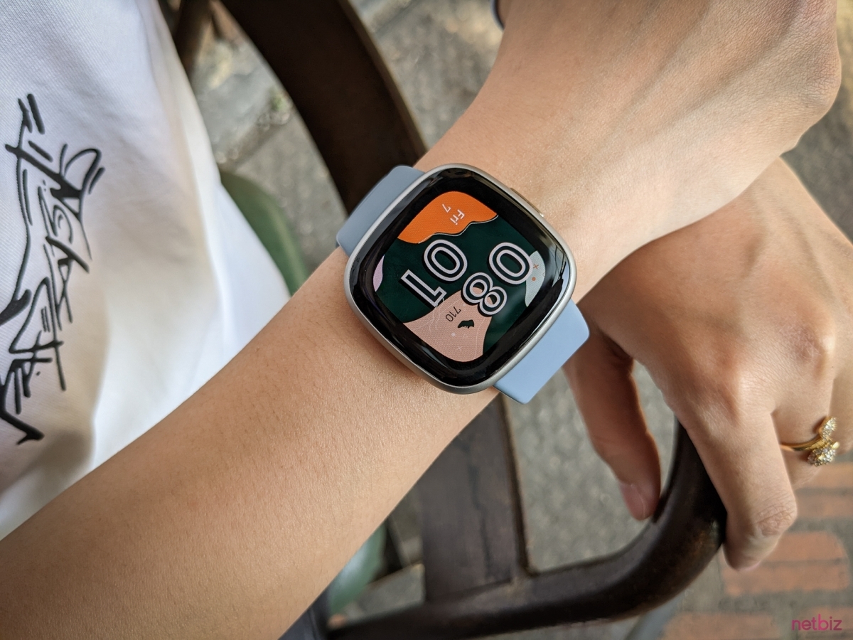 Điểm danh 5 mẫu smartwatch nhỏ gọn, nhiều tính năng hay dành cho 'hội chị em'