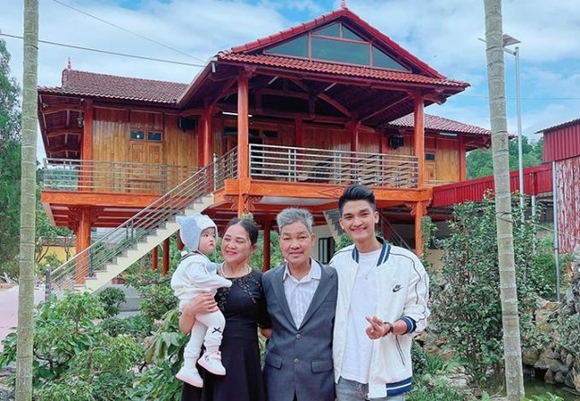 Nhiều sao Việt lựa chọn mua xe, xây nhà để báo hiếu công sinh thành của bố mẹ