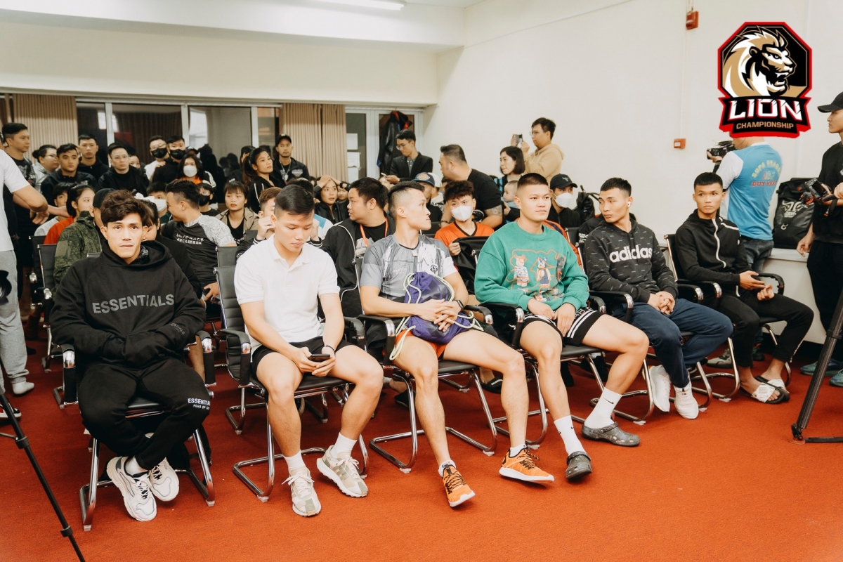 Nguyễn Trần Duy Nhất đấu Phan Huy Hoàng: Căng như dây đàn Nguyễn Trần Duy Nhất bất ngờ từ bỏ giải đấu tầm cỡ thế giới vì 'sứ mệnh cao cả'