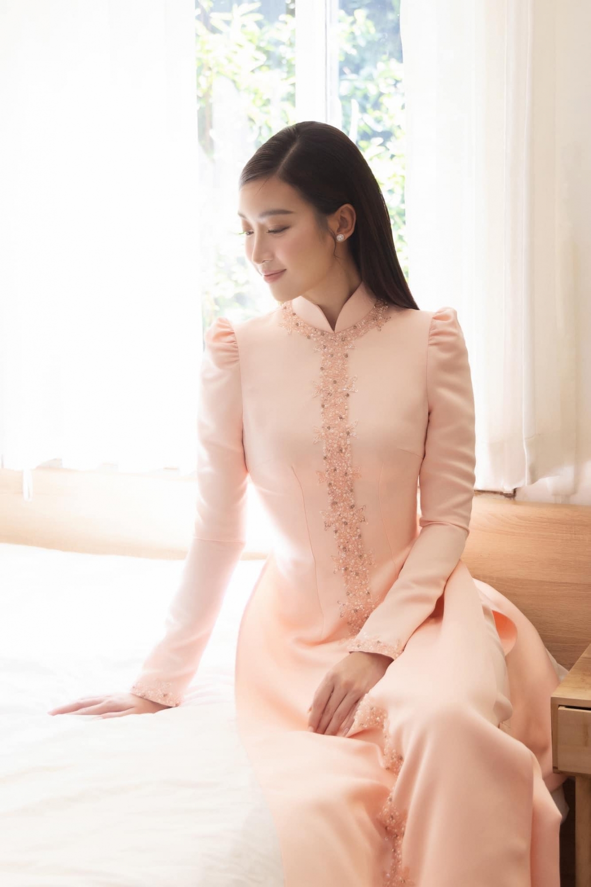 Đám cưới Hoa hậu Đỗ Mỹ Linh: Cô dâu diện áo dài hồng dịu dàng, nhã nhặn