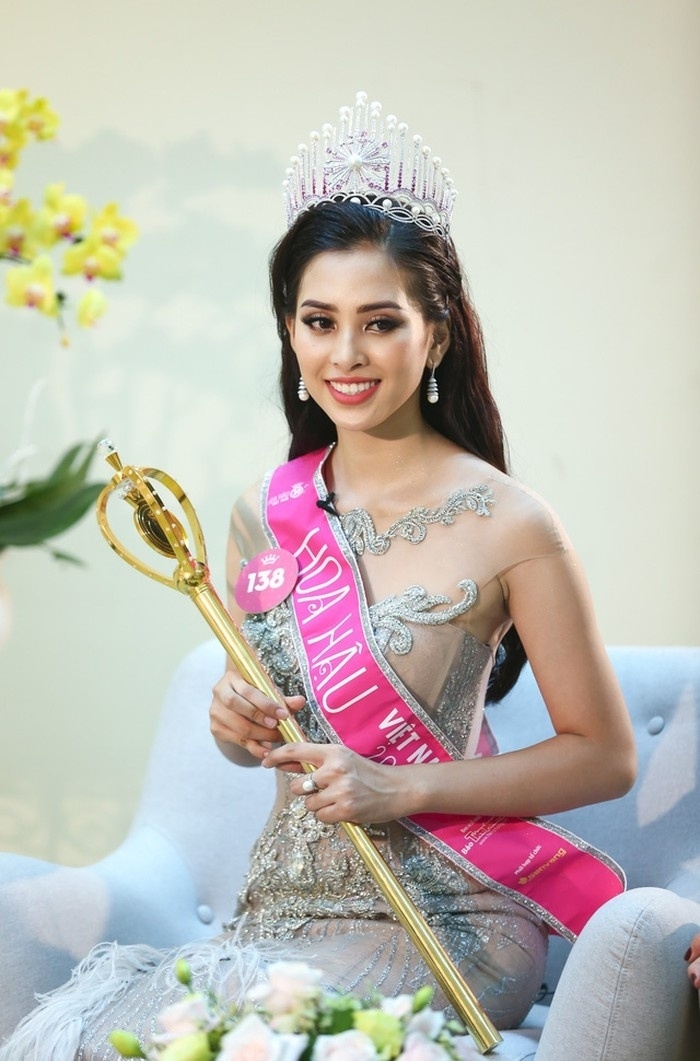 Hoa hậu Tiểu Vy chính thức tốt nghiệp đại học