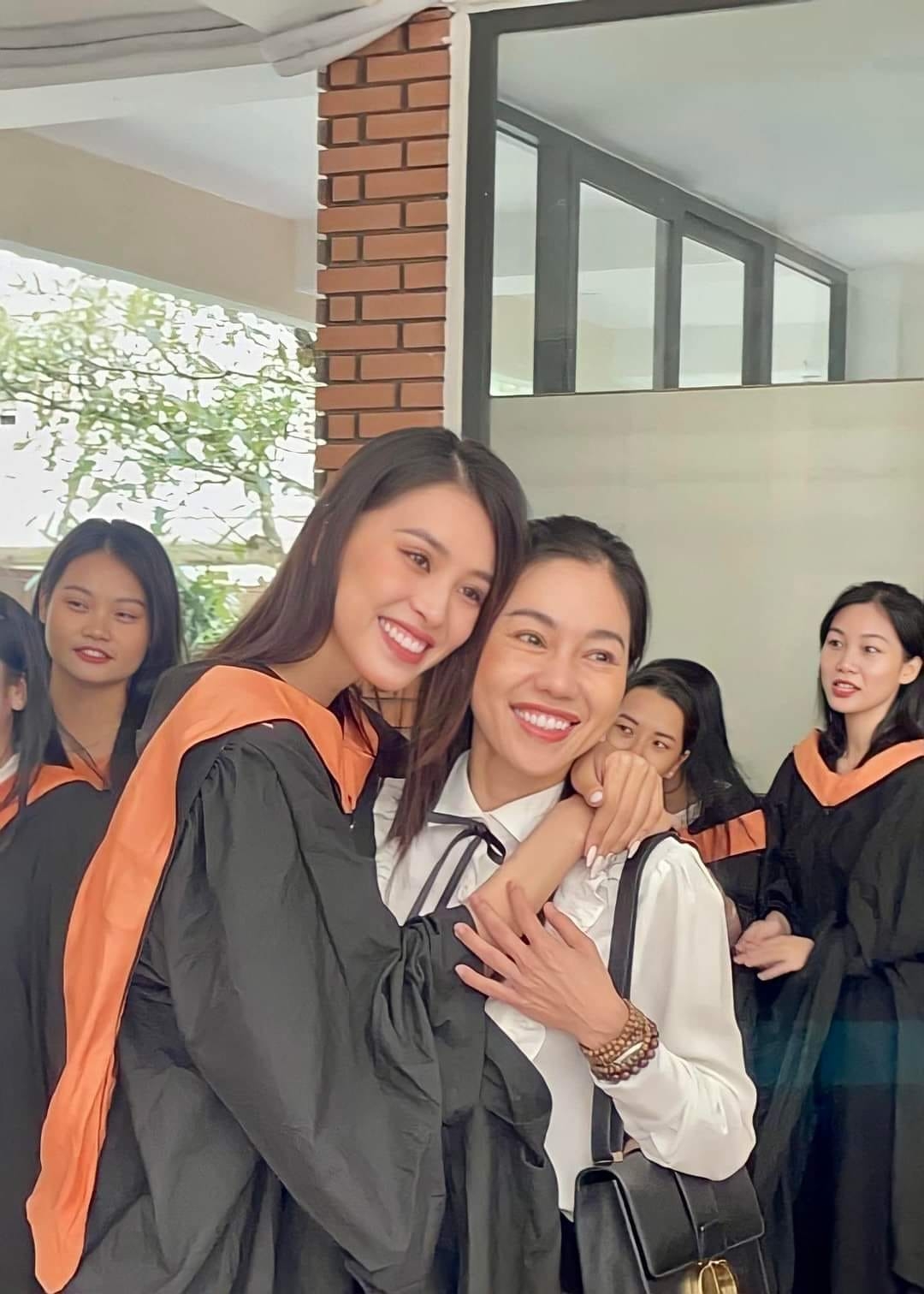 Hoa hậu Tiểu Vy chính thức tốt nghiệp đại học