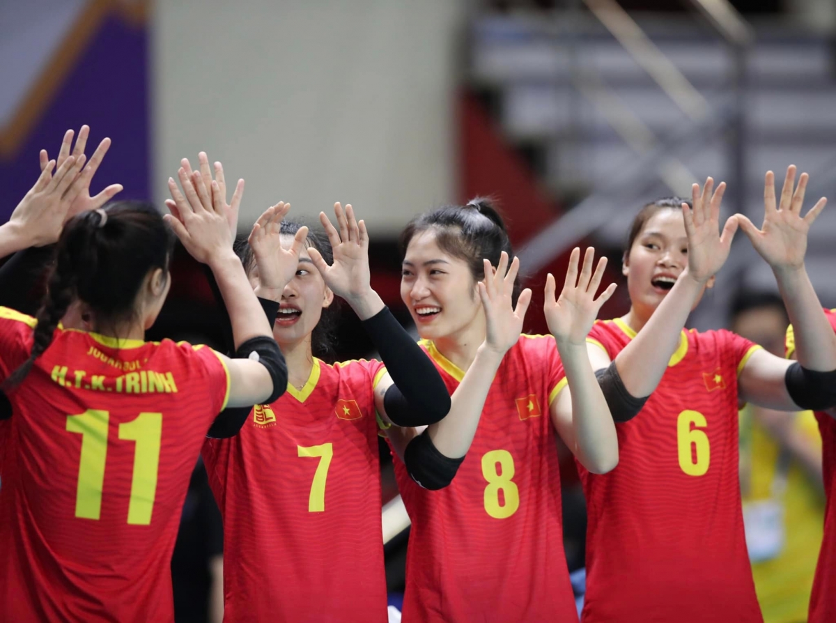 Tuyển thủ nữ bóng chuyền Trần Việt Hương xinh đẹp, quyến rũ