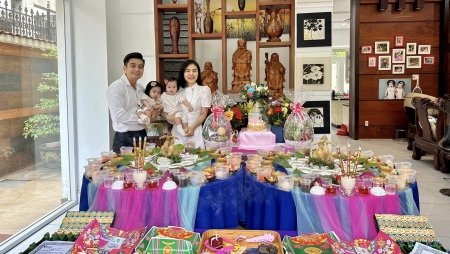 Mừng hai con gái sinh đôi tròn 1 tuổi, Vân Trang kể lại kỷ niệm đi sinh khó quên