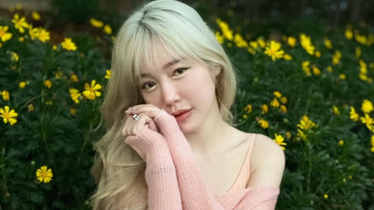 Elly Trần nức nở vì cảm giác bất lực trong quá trình tìm công lý cho chính mình và con