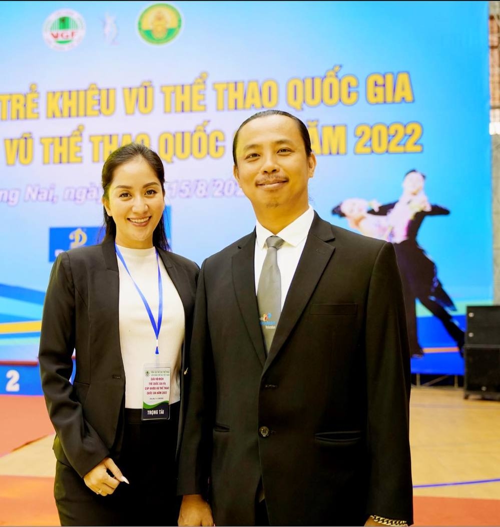 Hé lộ thiệp cưới của Khánh Thi – Phan Hiển, khách mời đầu tiên là người đặc biệt