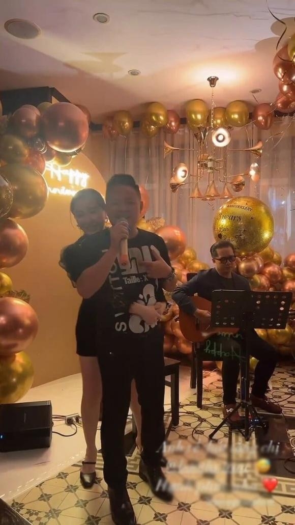Bảo Thy bất ngờ trước tiệc đặc biệt kỷ niệm 3 năm ngày cưới do chồng đại gia chuẩn bị Bảo Thy bất ngờ trước tiệc đặc biệt kỷ niệm 3 năm ngày cưới do chồng đại gia chuẩn bị