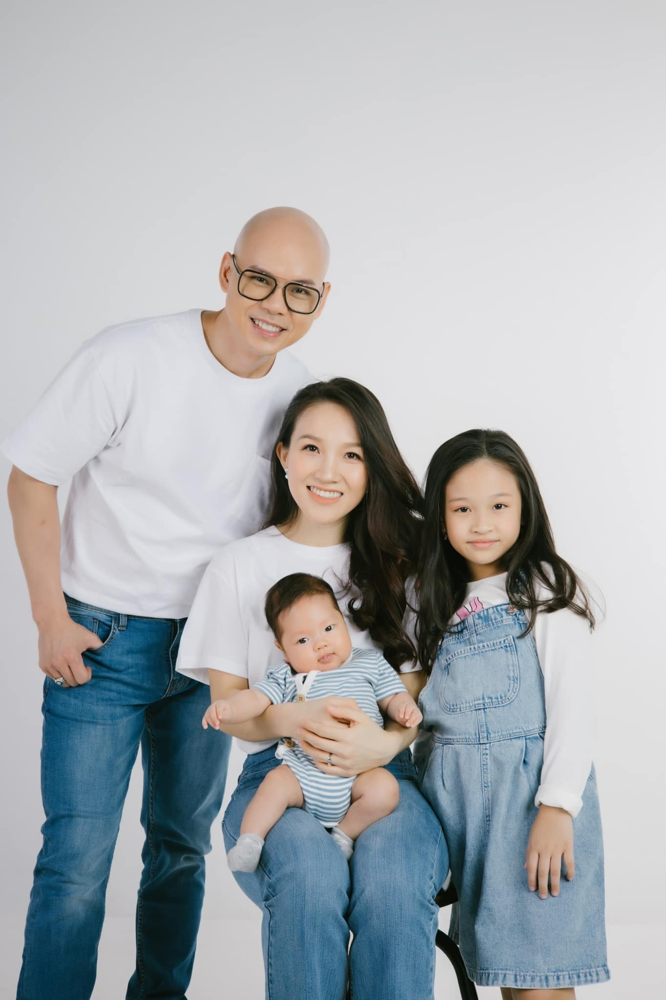 Vợ Phan Đinh Tùng tiết lộ hành trình sinh con thập tử nhất sinh