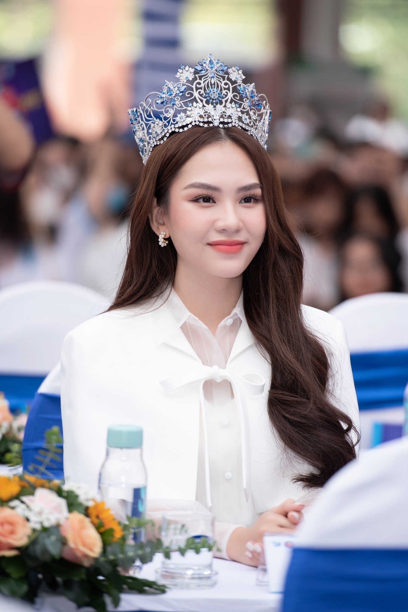 Hoa hậu Huỳnh Nguyễn Mai Phương 'làm mẹ', nhận con nuôi ở tuổi 24 Hoa hậu Huỳnh Nguyễn Mai Phương nhận con nuôi, làm mẹ ở tuổi 24