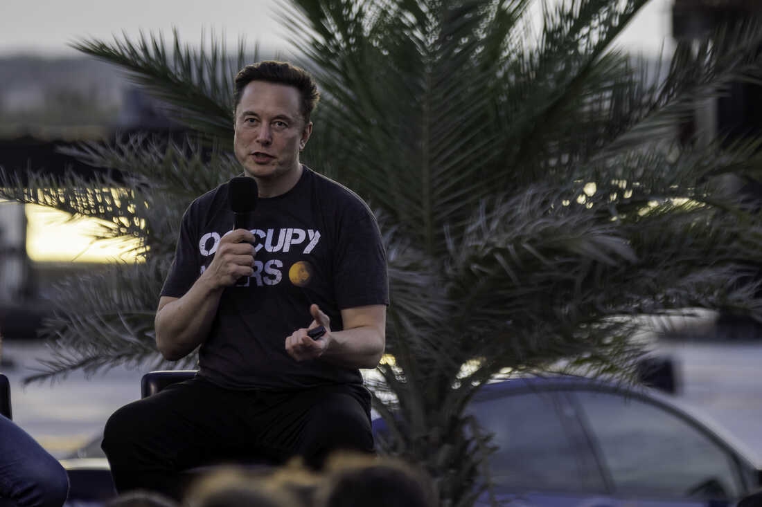 Hàng trăm nhân viên Twitter rời đi sau yêu cầu làm việc 'cực kỳ khó khăn' của Elon Musk