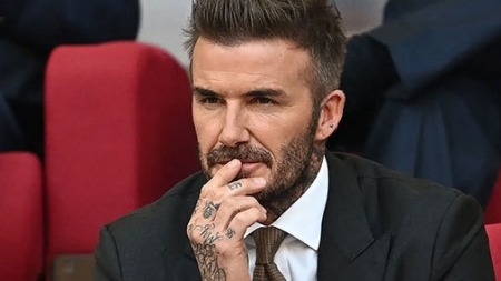 Beckham xuất hiện cực điển trai tại SVĐ trong ngày tuyển Anh giành chiến thắng 'dễ như ăn kẹo'