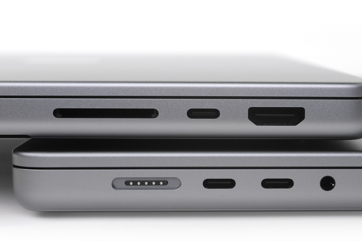 Rò rỉ: iPhone 15 sẽ có khung titan, mặt lưng bo tròn kiểu iPhone 5C