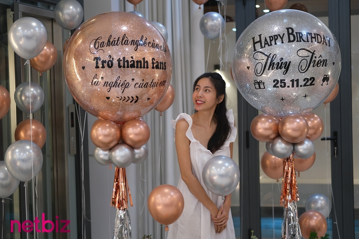 Thủy Tiên bất ngờ với tiệc sinh nhật do ông xã Công Vinh và fans bí mật thực hiện Thủy Tiên bất ngờ với tiệc sinh nhật do Công Vinh và fans bí mật thực hiện