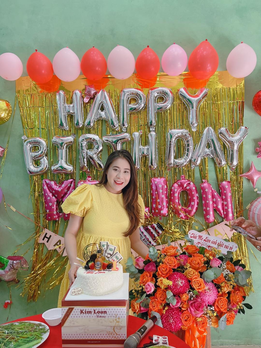 Hồ Bích Trâm được chồng tổ chức sinh nhật sớm trước thềm sinh con đầu lòng