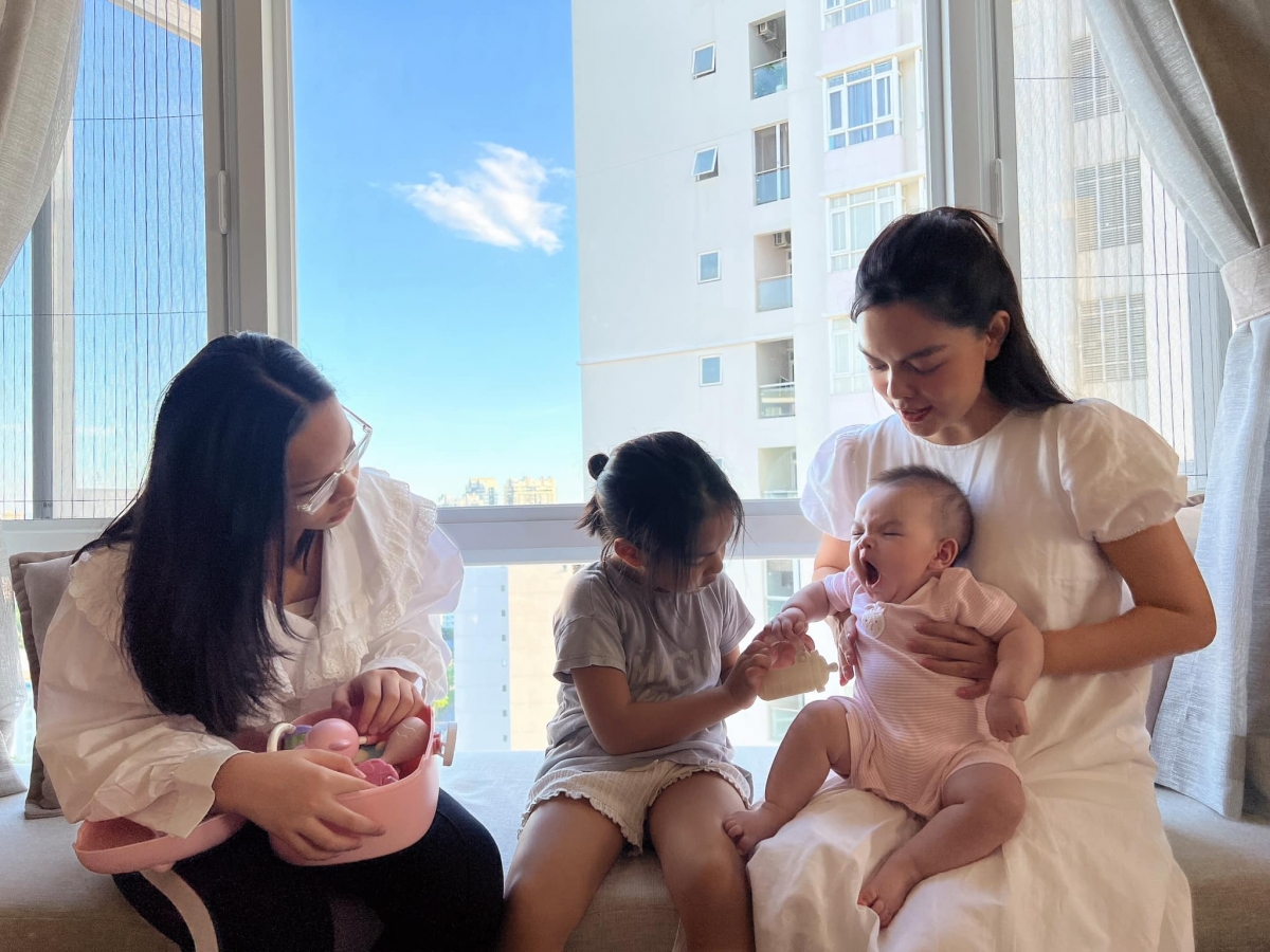 Phạm Quỳnh Anh khoe khoảnh khắc vui vẻ của 4 mẹ con, dân mạng chú ý ngoại hình