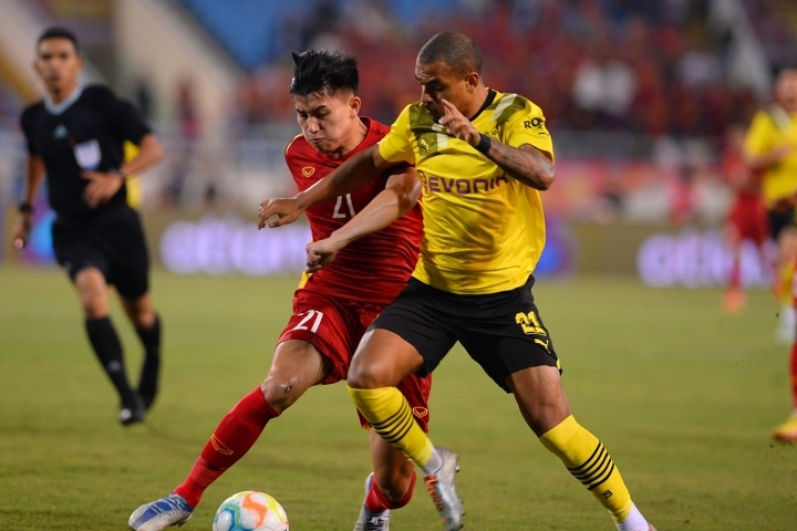 Sự cố hi hữu trong trận cầu lịch sử của ĐT Việt Nam trước Dortmund