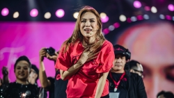 Mỹ Tâm bật khóc trước tình cảm của khán giả sau 1 tháng diễn liveshow 