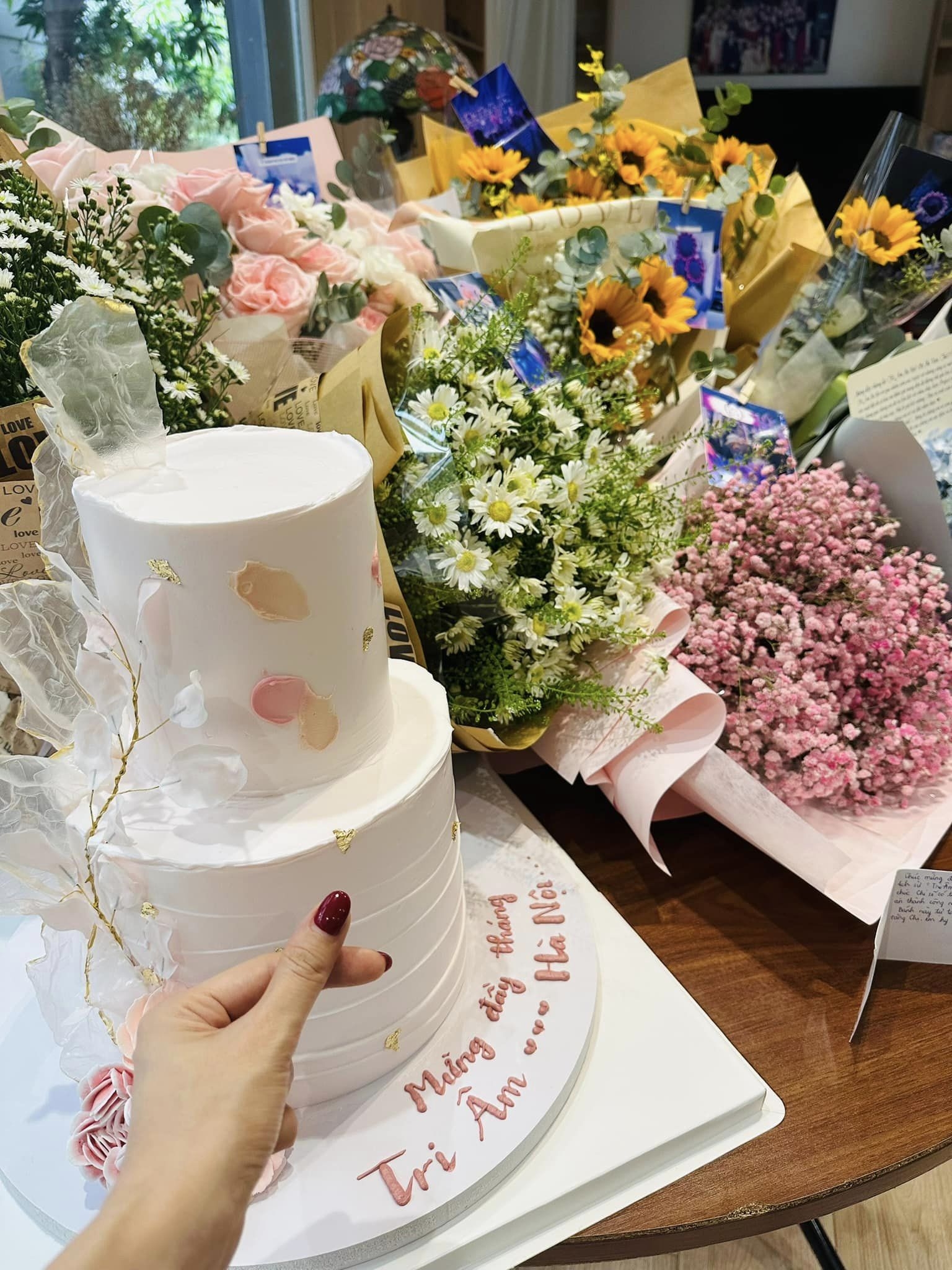 Mỹ Tâm bật khóc trước tình cảm của khán giả sau 1 tháng diễn ra liveshow 'Tri Âm' Mỹ Tâm bật khóc trước tình cảm của khán giả sau 1 tháng diễn liveshow 'Tri Âm'