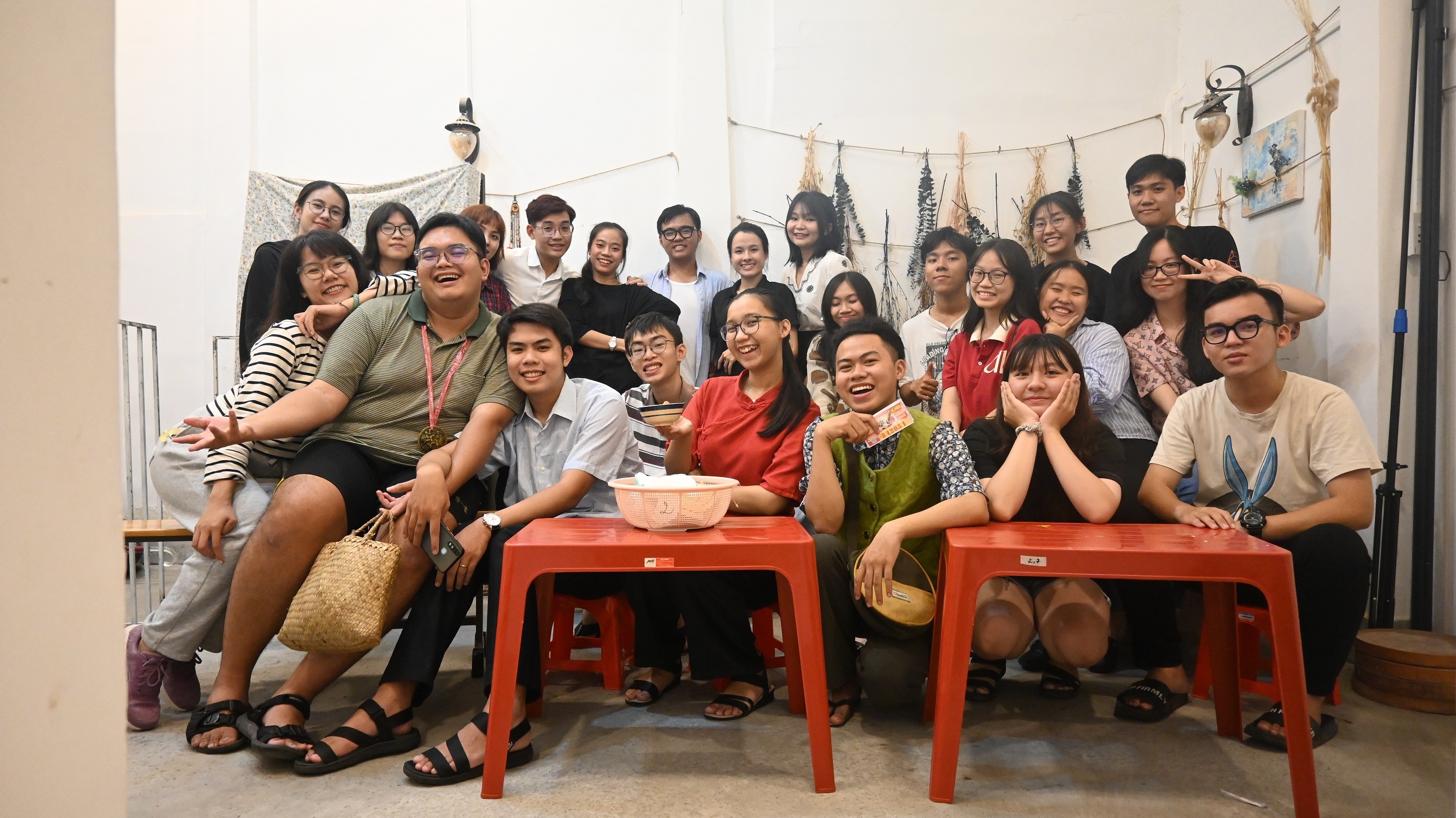 Sinh viên báo chí “chơi lớn” dàn dựng kịch theo dòng thời gian đảo ngược Sinh viên báo chí dàn dựng kịch theo dòng thời gian đảo ngược