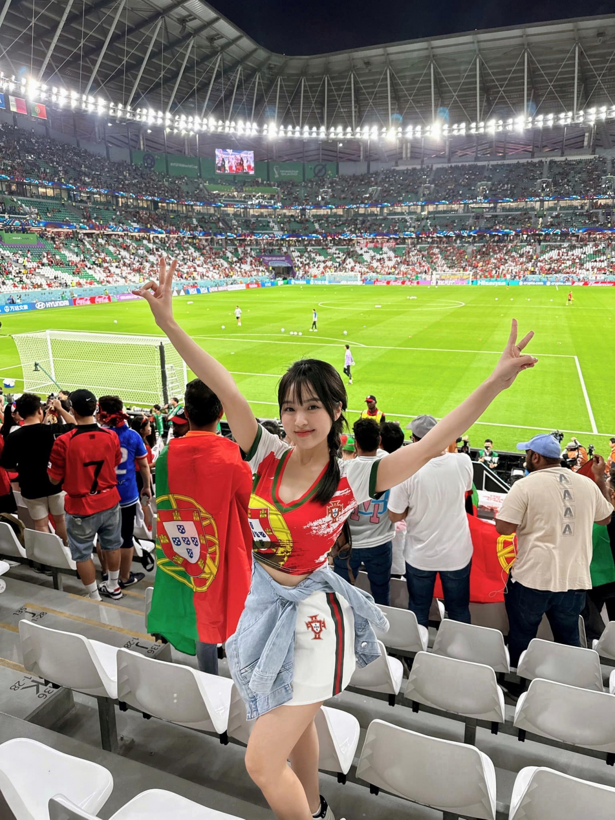 Hot girl Việt sang Qatar xem World Cup nhưng sở hữu thành tích không ai muốn