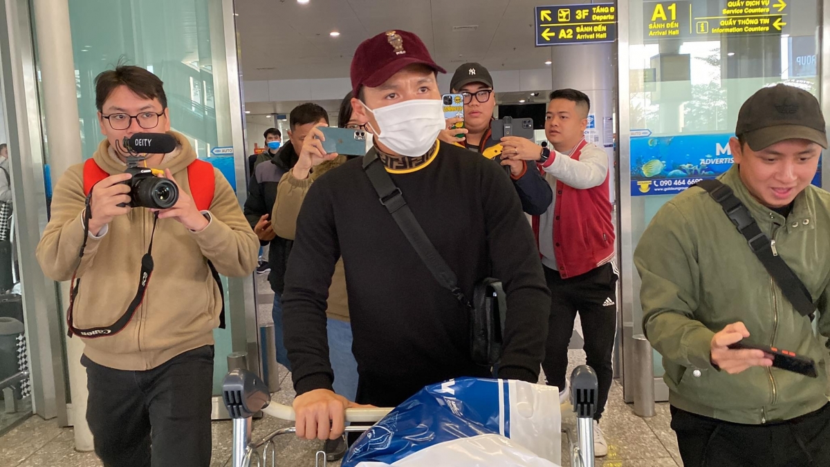 Quang Hải ra quyết định bất ngờ trong ngày trở về Việt Nam từ nước Pháp