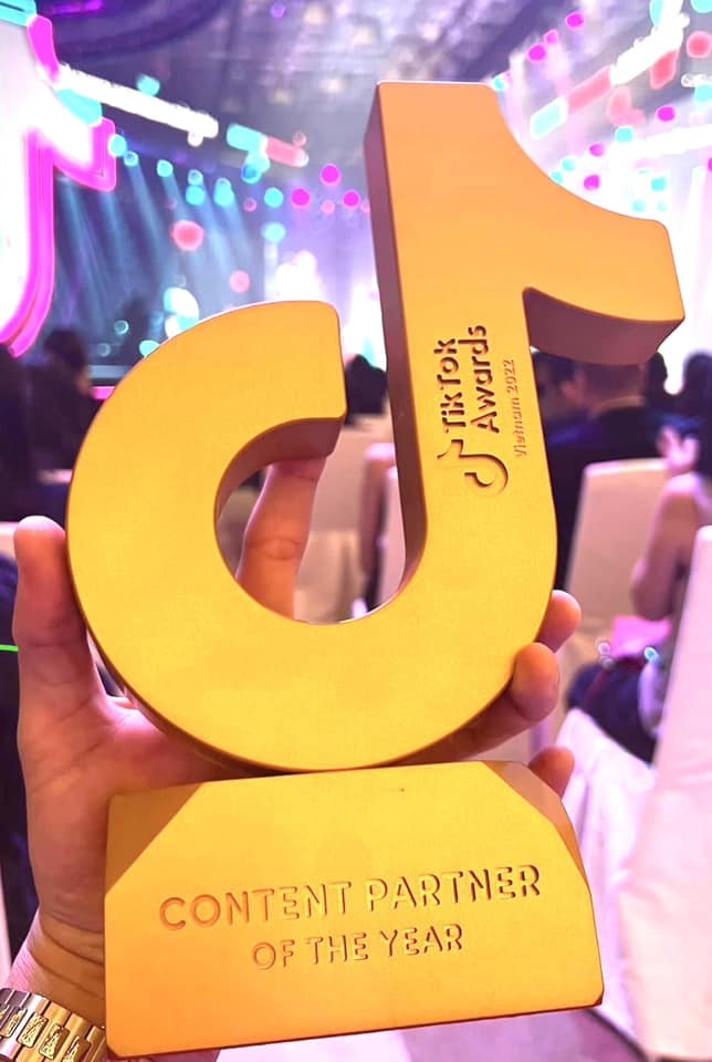 MCV Network đoạt giải Content Partner of the Year tại TikTok Awards Vietnam 2022