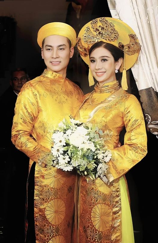Xem bộ ảnh của Lâm Khánh Chi chụp kỷ niệm ngày cưới sẽ là cơ hội để ngắm nhìn cặp đôi trẻ hạnh phúc với sự đẹp trai và quyến rũ của chú rể cùng nhan sắc xinh đẹp của nàng dâu.