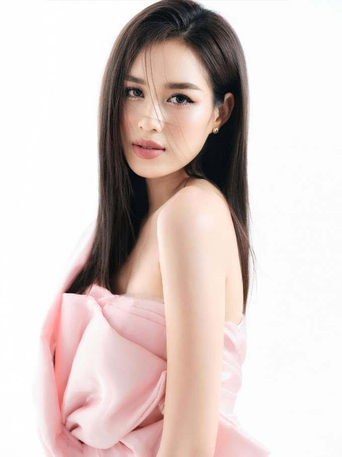 Đỗ Thị Hà vừa hết nhiệm kỳ đã mong lấy chồng, bất chấp ‘xin vía’ đến đứt cả giày