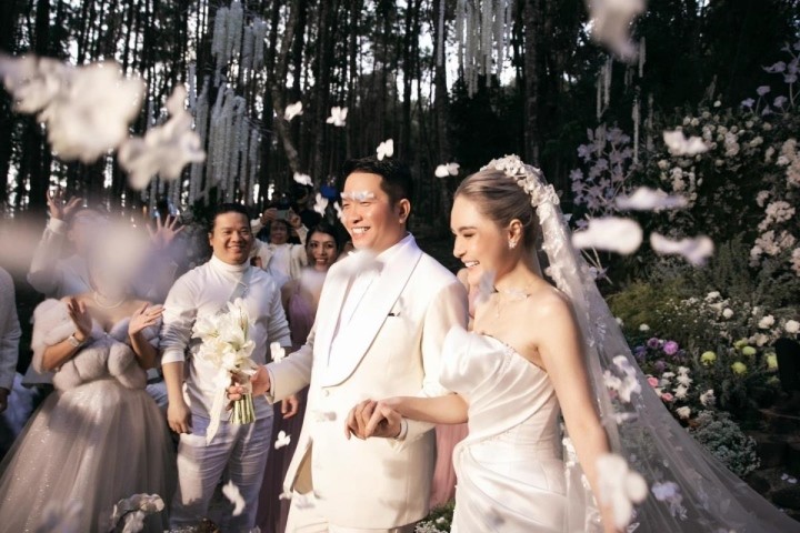 Đoàn Di Băng tổ chức đám cưới tiền tỷ kỷ niệm 10 năm hôn nhân