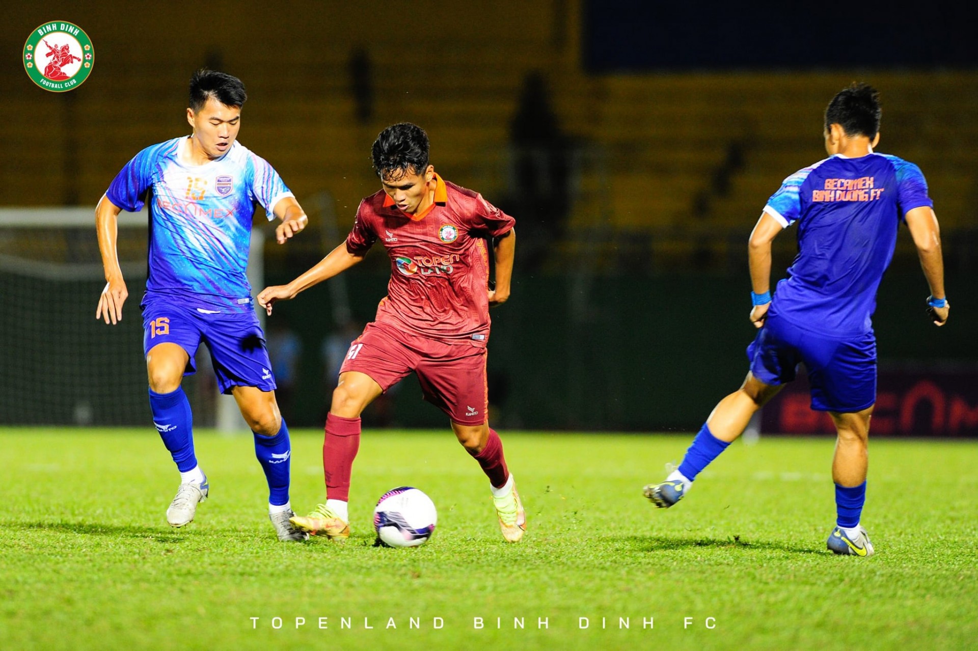 Xuất hiện tình huống đúng chất 'độc lạ Bình Dương' tại Thiên Long Cup 2023 Xuất hiện tình huống đúng chất 'độc lạ Bình Dương' tại Thiên Long Cup 2023