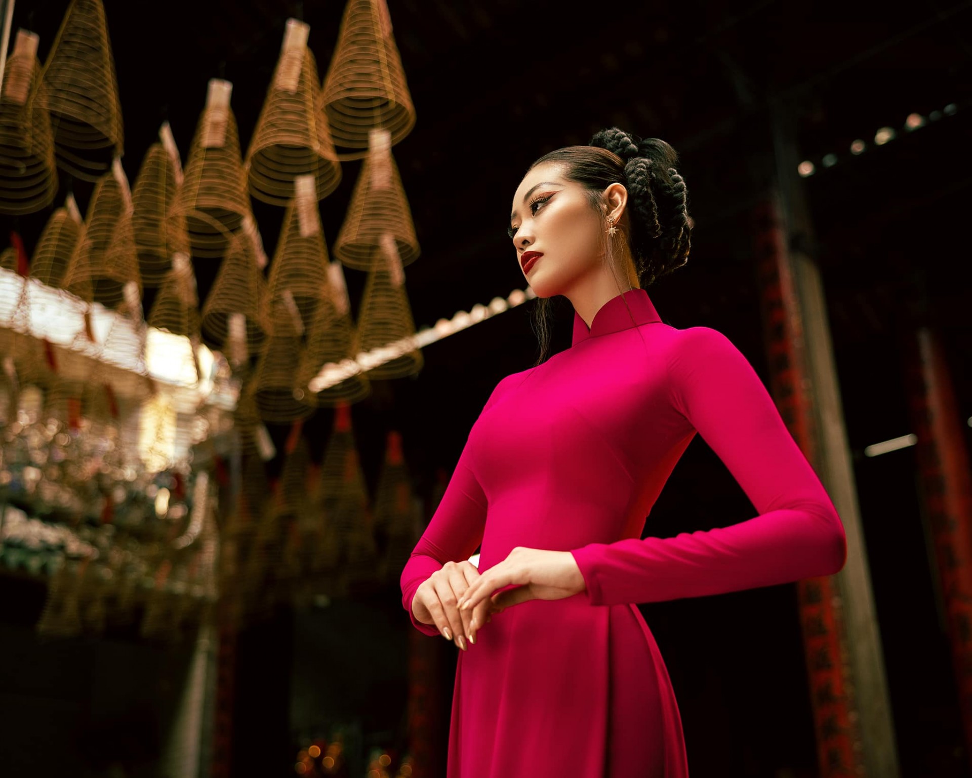 Hoa hậu Khánh Vân chúc Tết khán giả bằng bộ ảnh áo dài rực rỡ