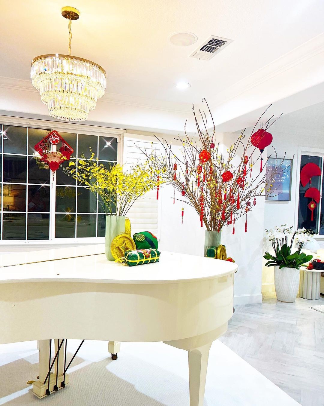 Loạt sao Việt trang hoàng mai, đào cỡ ‘khủng’ trang trí nhà đón Tết Loạt sao Việt trang hoàng mai, đào cỡ ‘khủng’ trang trí nhà đón Tết Quý Mão