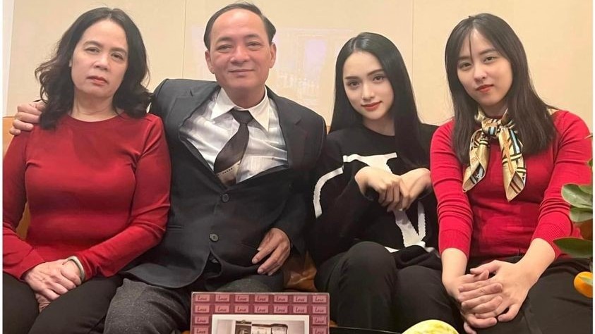 Tết 'ngày ấy' và 'bây giờ' của gia đình Hoa hậu Hương Giang