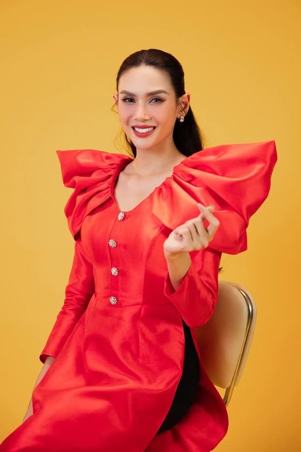 Võ Hoàng Yến chuẩn bị sang Mỹ để theo chồng về dinh, netizen háo hức chờ ngày trọng đại Võ Hoàng Yến chuẩn bị sang Mỹ để theo chồng về dinh