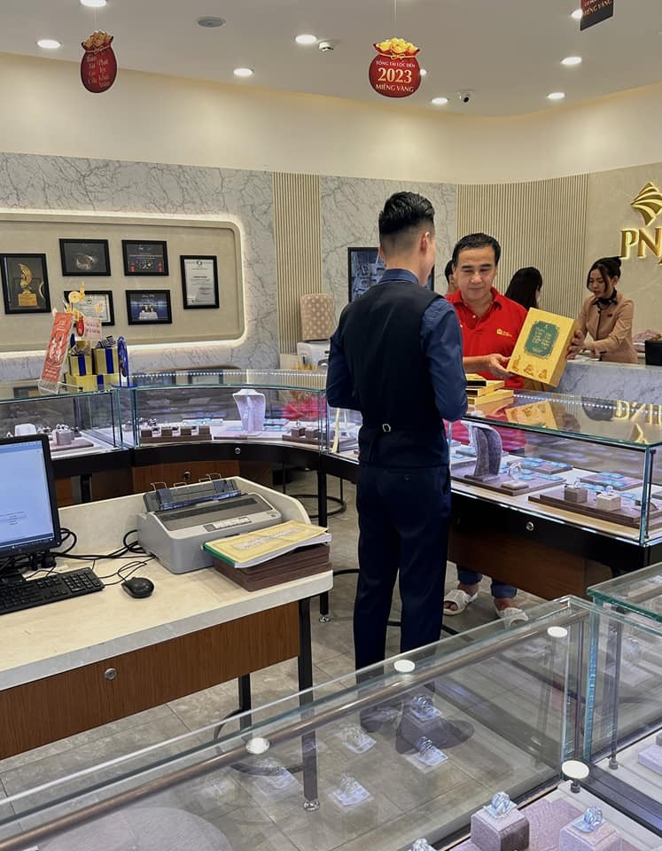 Vừa xong chuyện 'ăn Tết', MC Quyền Linh nôn nóng đón lễ Valentine Vừa xong chuyện 'ăn Tết', MC Quyền Linh nôn nóng đón lễ Valentine