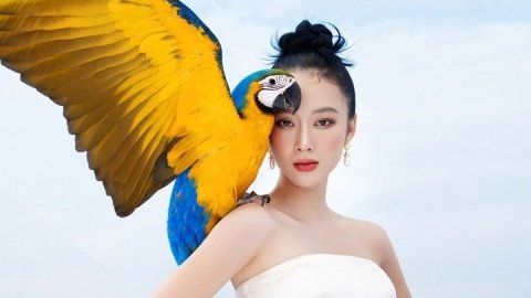 'Người đẹp cơ bắp' Angela Phương Trinh lấy lại vẻ mềm mại để tái xuất showbiz