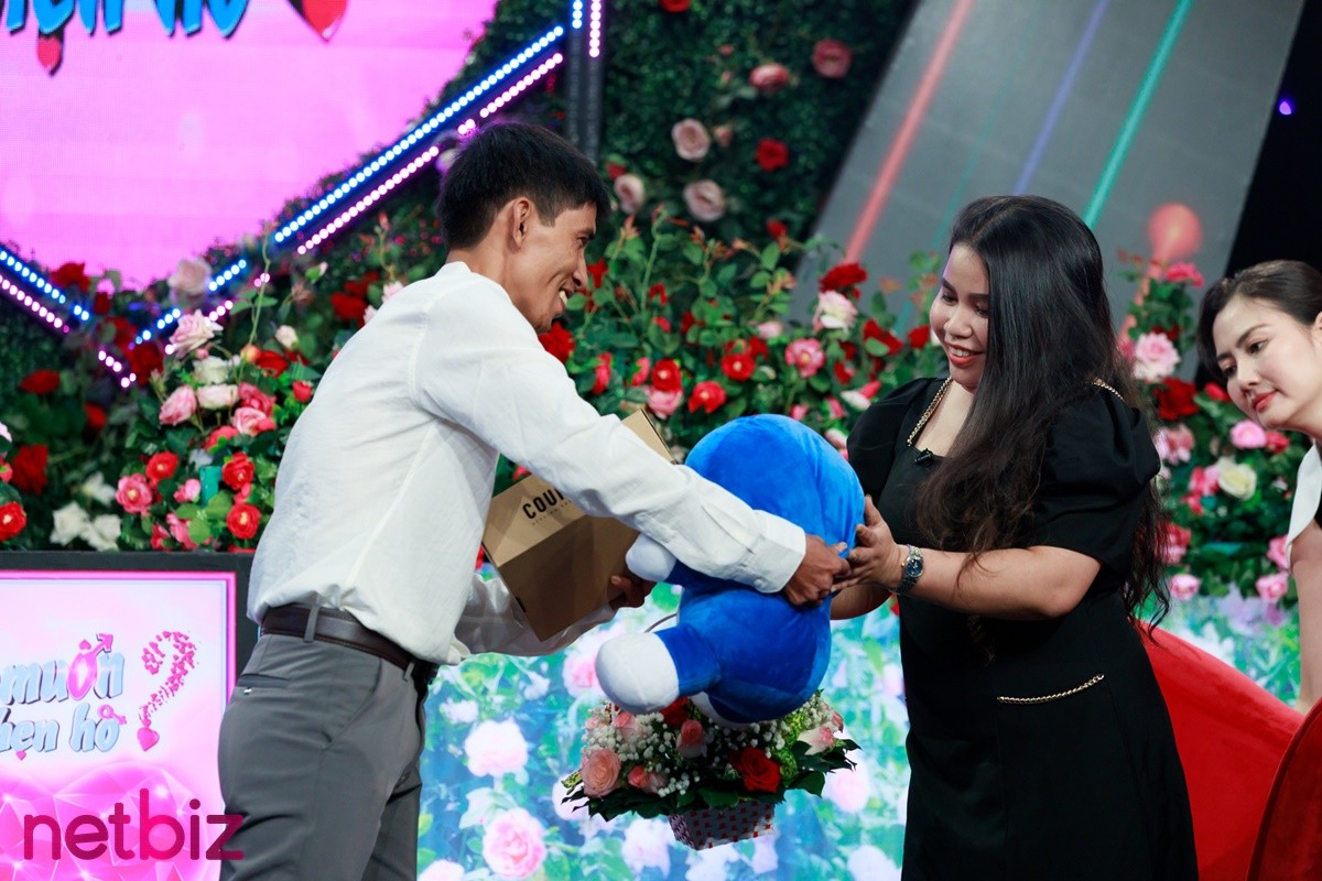 Quyền Linh mai mối thành công cho cô nàng 32 tuổi chưa một mối tình vắt vai