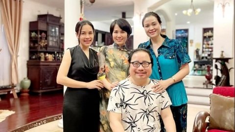 Sao Việt 8/2: "O Sen" Ngọc Mai tới thăm nghệ sỹ Trần Mạnh Tuấn