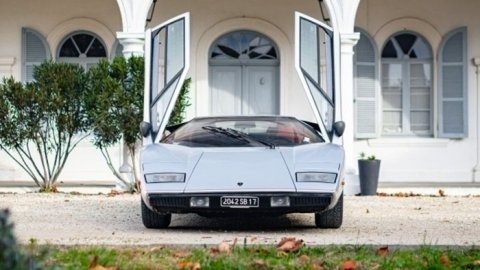 Sau một thập kỷ nằm kho, Lamborghini cực hiếm vẫn có giá 24 tỷ đồng