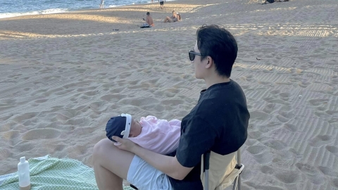 ba xa khoe tu the tram tu cua phan manh quynh khi dan con gai di bien