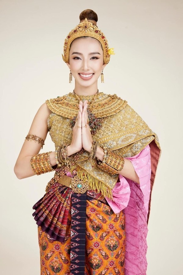 Những lần diện trang phục truyền thống các quốc gia ‘đẹp xiêu lòng’ của Thùy Tiên