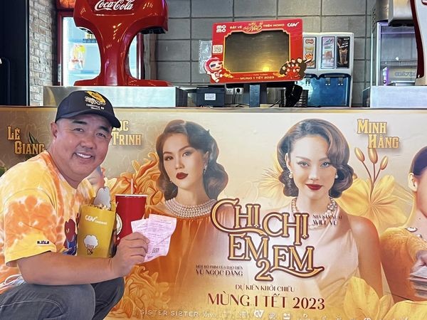 Bị Ngọc Trinh 'nhắc nhở', Quốc Thuận liền ra rạp xem phim 'Chị chị em em 2'