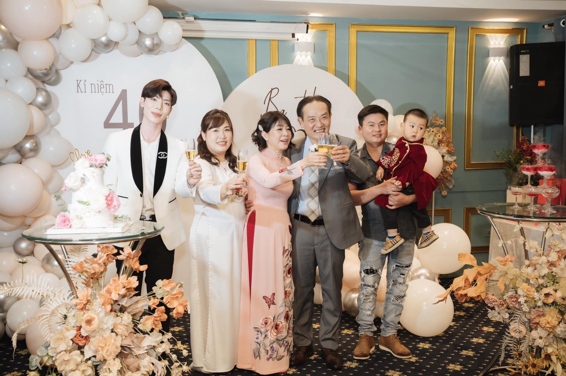 Image hình ảnh hình ảnh hình ảnh hình ảnh hình ảnh hình ảnh hình ảnh hình ảnh hình ảnh hình ảnh Erik - Erik đăng ảnh kỷ niệm 40 năm ngày cưới bố mẹ, phụ huynh trẻ trung đến