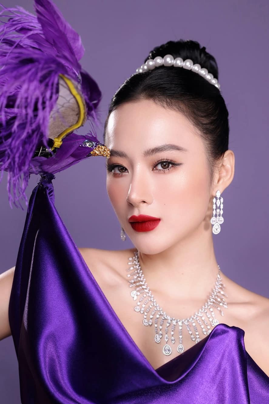 Style thảm đỏ Angela Phương Trinh: Khi váy '3 trong 1', lúc lại 'mang chim’ trên vai Angela Phương Trinh - thời trang xứng danh 'nữ hoàng thảm đỏ'