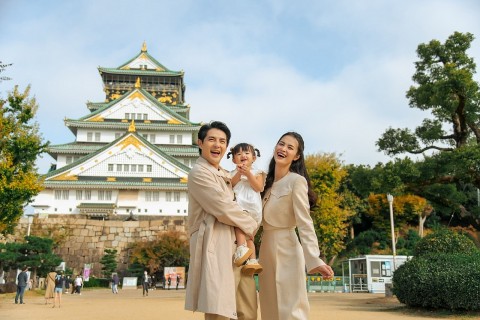 Vợ chồng Đông Nhi kỷ niệm 14 năm yêu nhau cùng con gái ở Nhật Bản