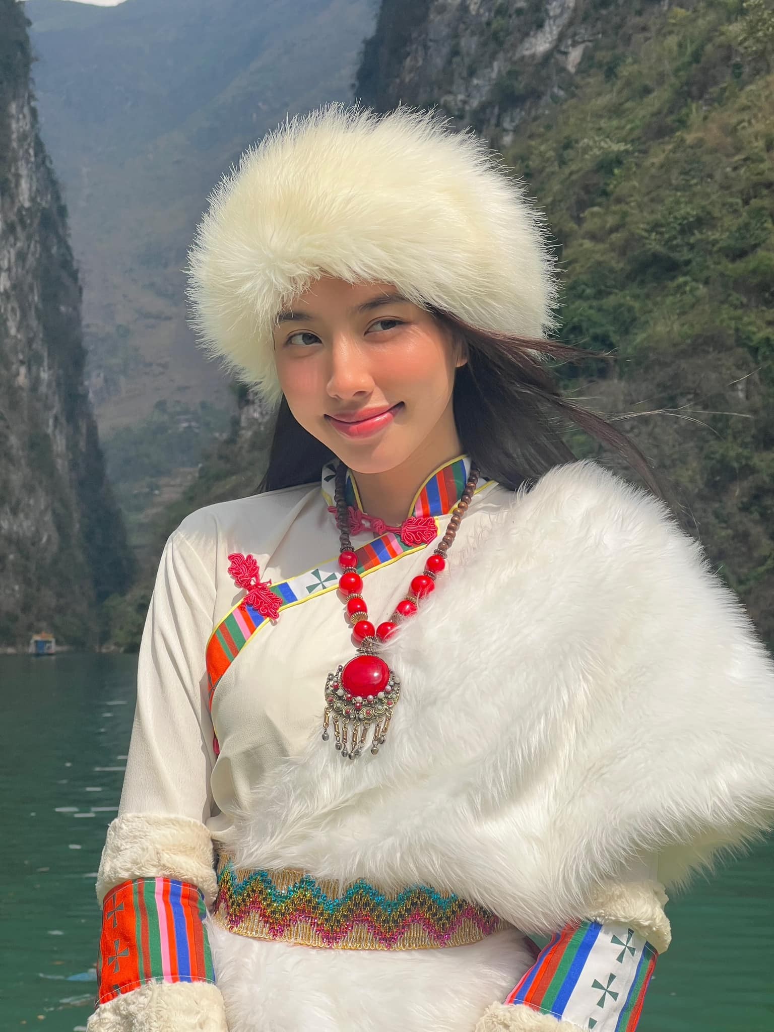Thùy Tiên: Instagram đạt 2 triệu follower, là Miss Grand được quan tâm nhất