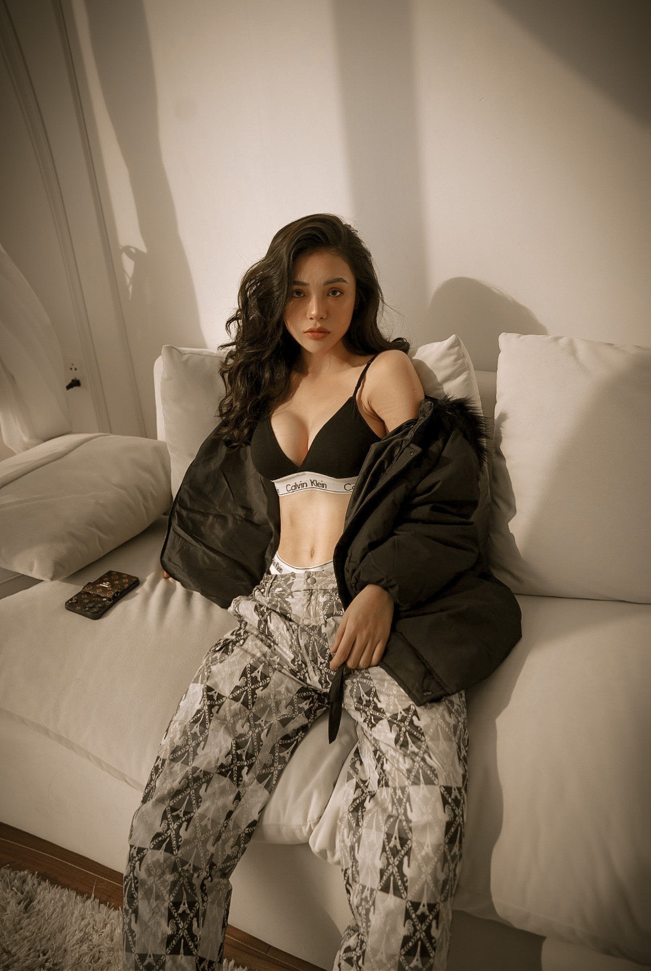 Yeye Nhật Hạ tung bộ ảnh đẹp từng centimet, giảm gần 40kg sau khi sinh