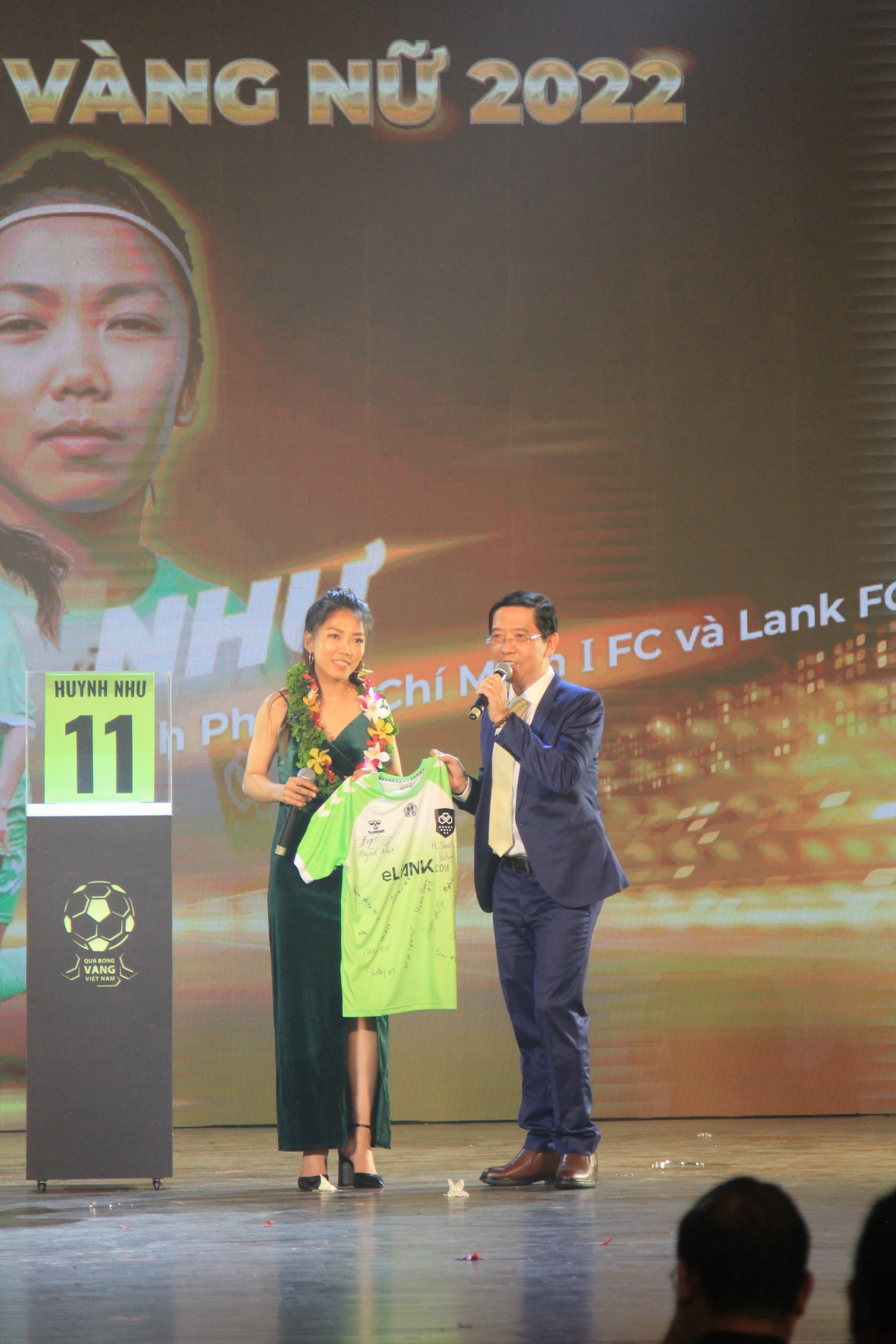 Văn Quyết giành Quả Bóng Vàng Việt Nam 2022 Văn Quyết nhắc tới người đặc biệt khi nhận Quả Bóng Vàng Việt Nam 2022